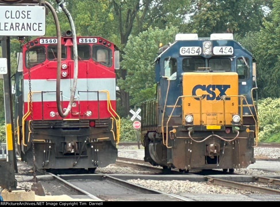 DL 3560, CSX 6454 both had the day off.